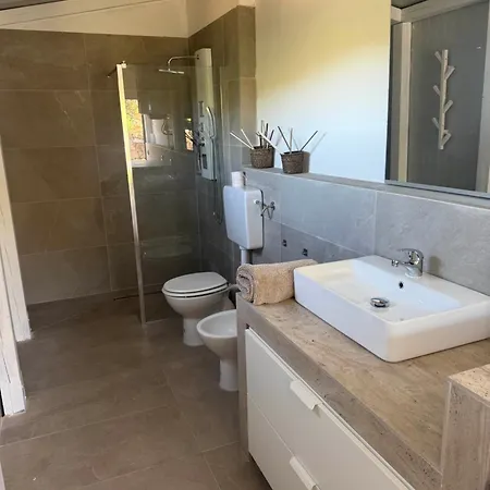 Residenza Degli Ulivi アパート オルビア